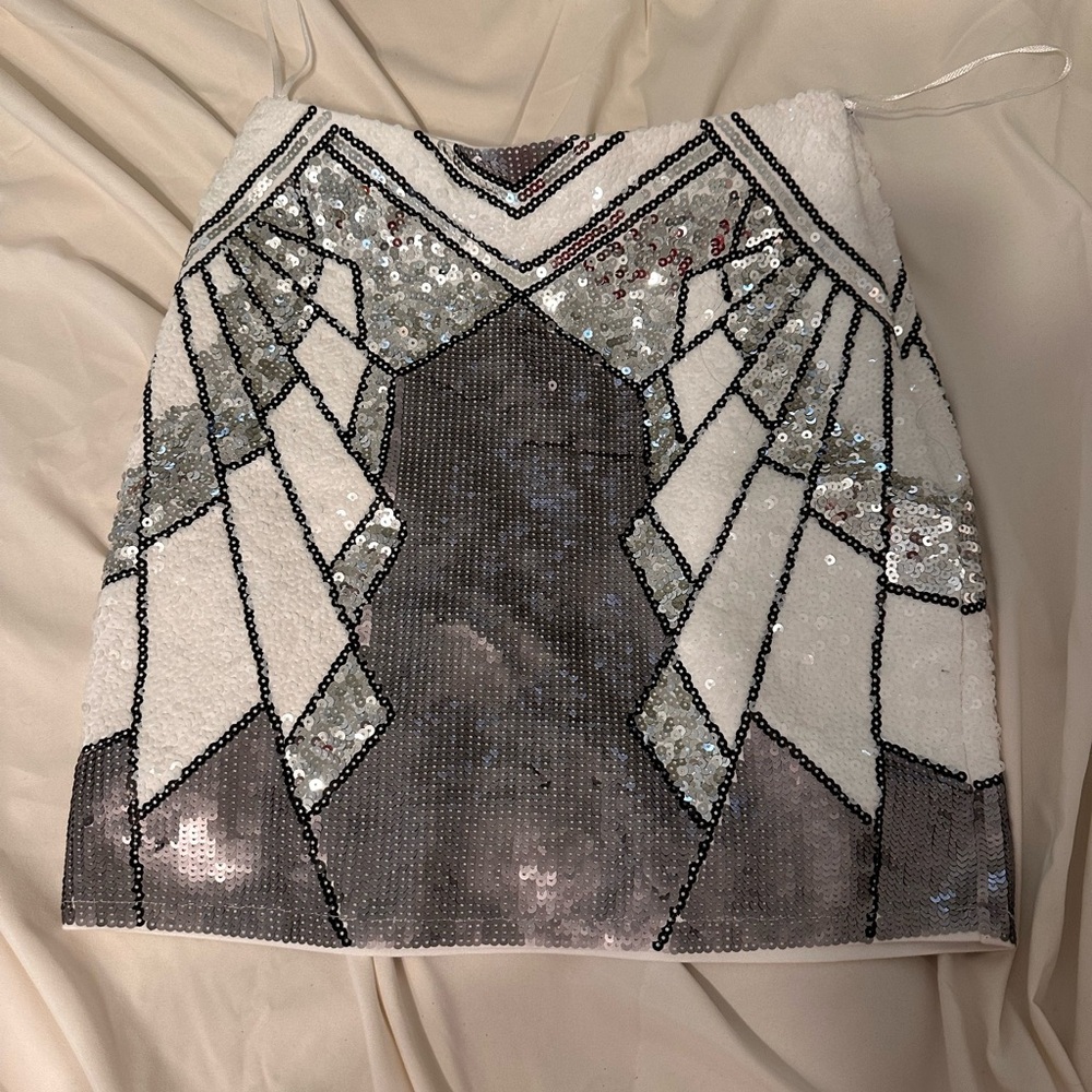 Lulu's White and Silver Sequined Geometric Mini Skirt